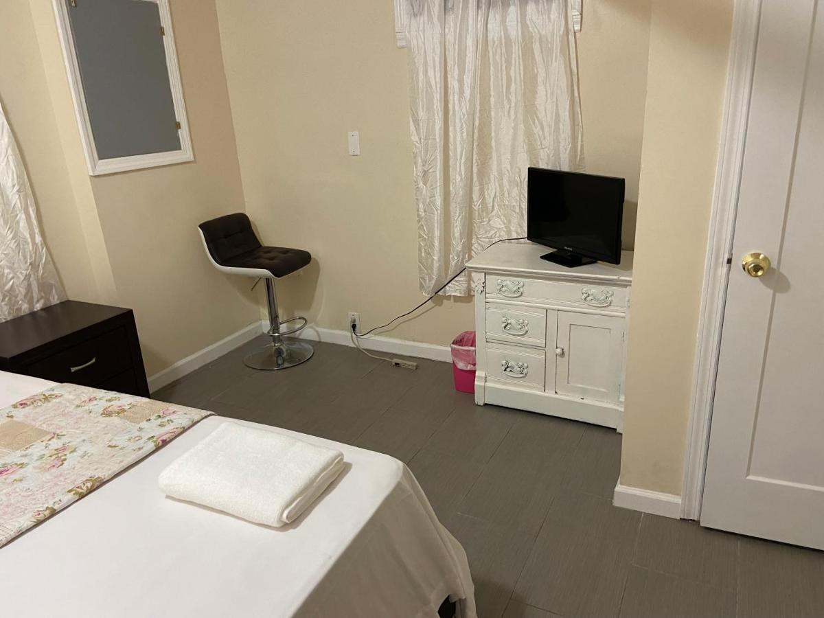 A Private Room In Queens New York Exterior photo